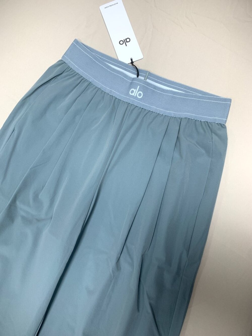 Brand new with tags Alo Yoga Suit Up Trouser Steel Grey regular straight-leg fit - Picture 2 of 9